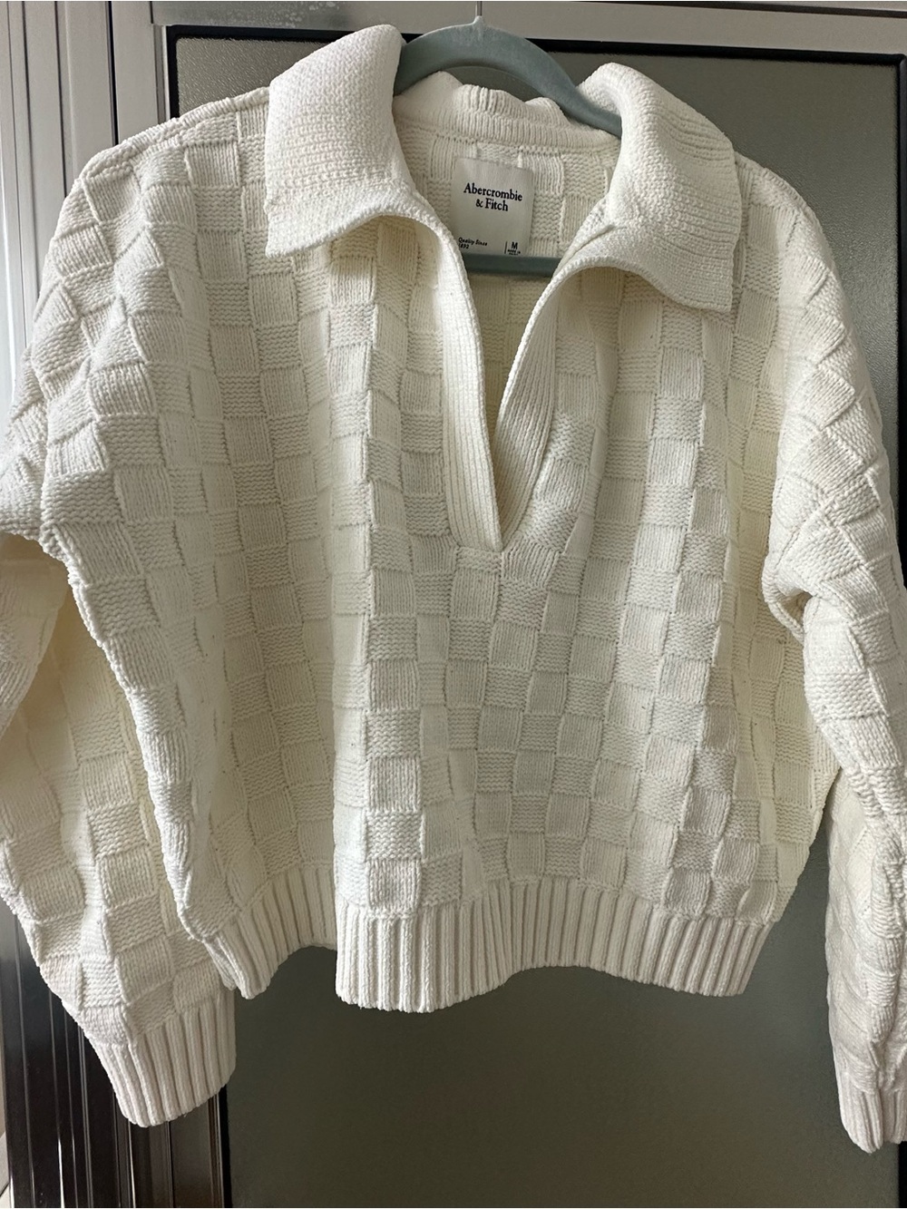 Abercrombie & Fitch Cream Textured Knit V‑Neck Polo Sweater
